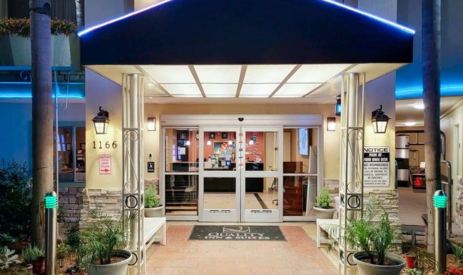 Quality Inn & Suites Anaheim at the Park Exterior