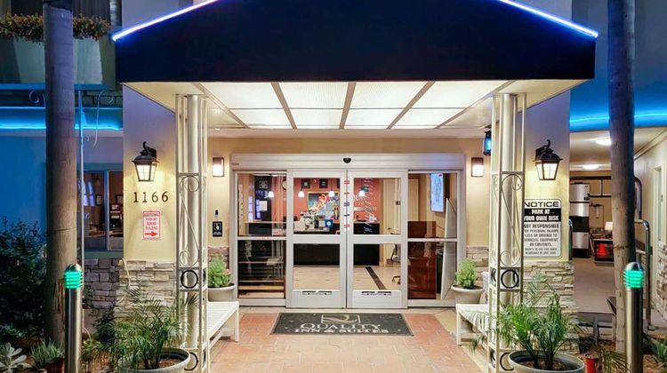 Quality Inn & Suites Anaheim at the Park Exterior