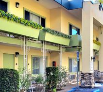 Quality Inn & Suites Anaheim at the Park Exterior