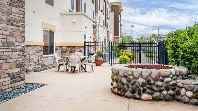 <b>Comfort Suites-Lake Shasta Exterior</b>. Images powered by <a href="https://iceportal.shijigroup.com/" title="IcePortal" target="_blank">IcePortal</a>.