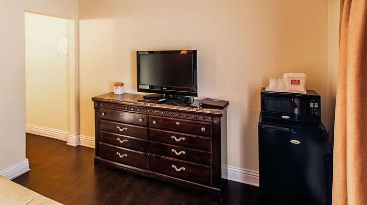 Econo Lodge Long Beach Room
