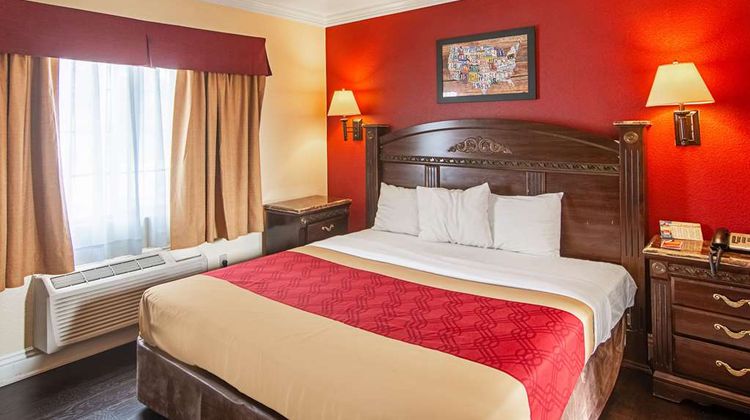 Econo Lodge Long Beach Room