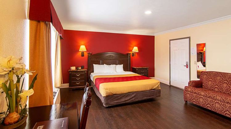 Econo Lodge Long Beach Suite