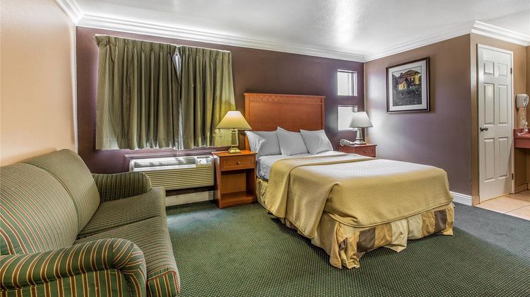 Rodeway Inn Ventura Suite