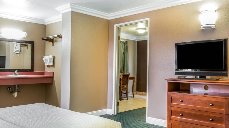 Rodeway Inn Ventura Suite