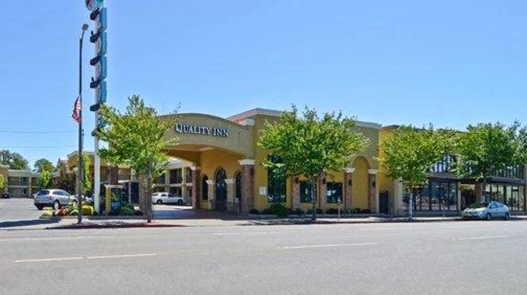 Quality Inn Exterior