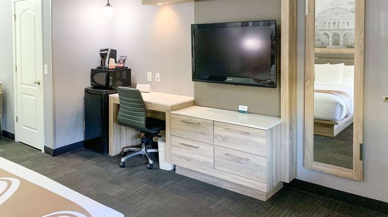 <b>Quality Inn Room</b>. Images powered by <a href="https://iceportal.shijigroup.com/" title="IcePortal" target="_blank">IcePortal</a>.