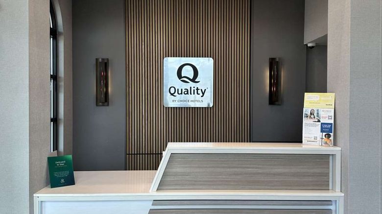 <b>Quality Inn Lobby</b>. Images powered by <a href="https://iceportal.shijigroup.com/" title="IcePortal" target="_blank">IcePortal</a>.
