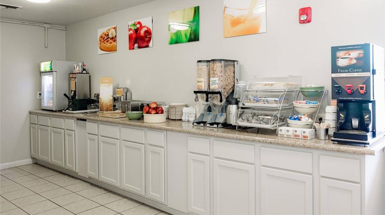 <b>Quality Inn Suites Hotel Restaurant</b>. Images powered by <a href="https://iceportal.shijigroup.com/" title="IcePortal" target="_blank">IcePortal</a>.
