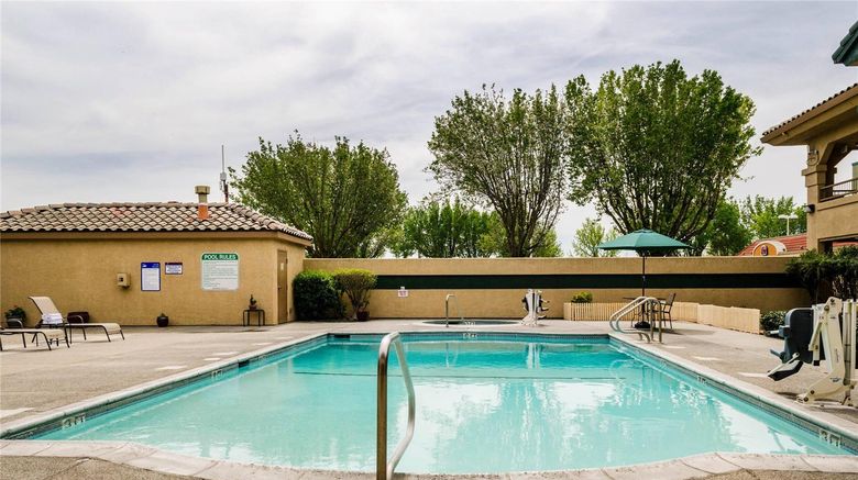 <b>Quality Inn Suites Hotel Pool</b>. Images powered by <a href="https://iceportal.shijigroup.com/" title="IcePortal" target="_blank">IcePortal</a>.