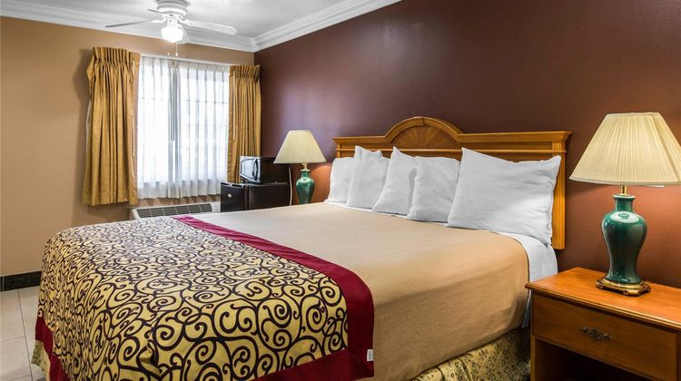 Rodeway Inn Cypress Buena Park Room