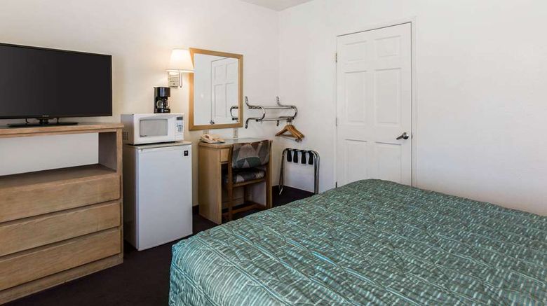 <b>Rodeway Inn Beaumont Room</b>. Images powered by <a href="https://iceportal.shijigroup.com/" title="IcePortal" target="_blank">IcePortal</a>.