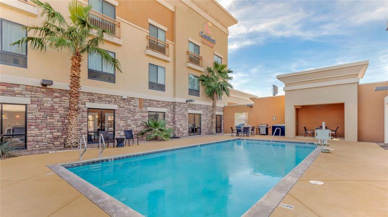 <b>Comfort Suites Blythe Pool</b>. Images powered by <a href="https://iceportal.shijigroup.com/" title="IcePortal" target="_blank">IcePortal</a>.