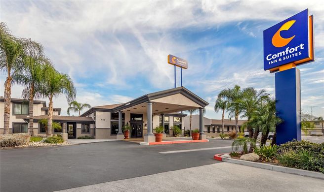 Comfort Inn & Suites San Bernardino Exterior