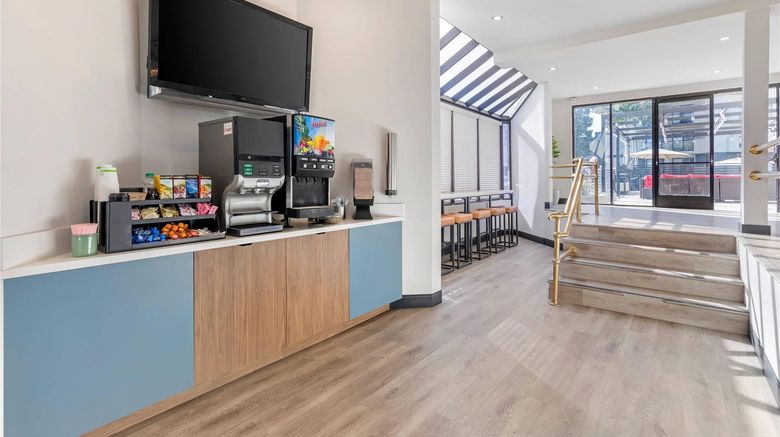 <b>Comfort Inn & Suites Irvine Spectrum Restaurant</b>. Images powered by <a href="https://iceportal.shijigroup.com/" title="IcePortal" target="_blank">IcePortal</a>.