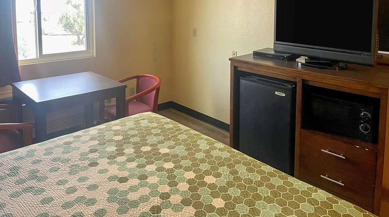 <b>Econo Lodge Inn & Suites Room</b>. Images powered by <a href="https://iceportal.shijigroup.com/" title="IcePortal" target="_blank">IcePortal</a>.