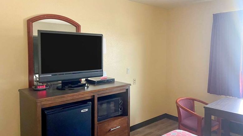 <b>Econo Lodge Inn & Suites Suite</b>. Images powered by <a href="https://iceportal.shijigroup.com/" title="IcePortal" target="_blank">IcePortal</a>.