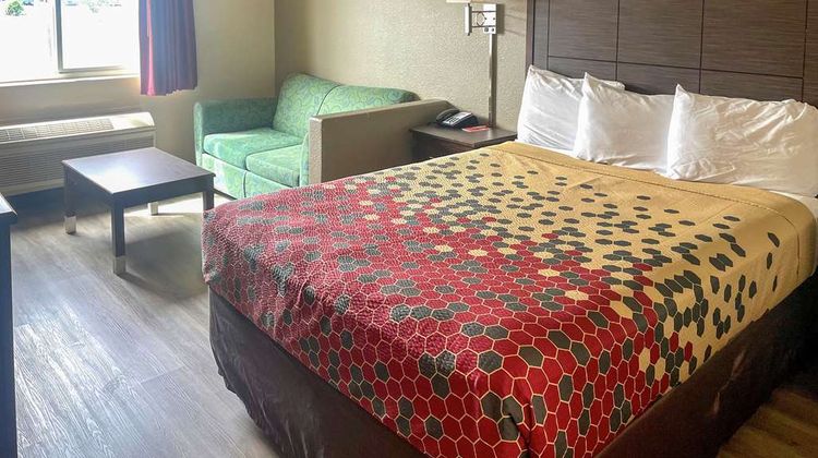 Econo Lodge Inn & Suites Suite