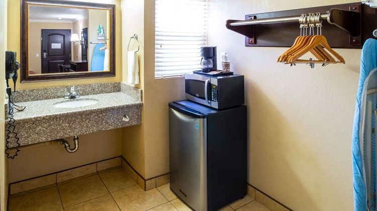 Econo Lodge Inn & Suites Downtown Suite