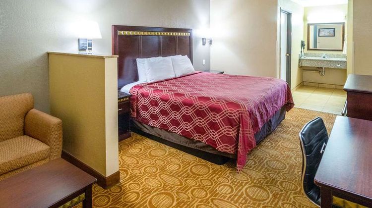Econo Lodge Inn & Suites Downtown Suite