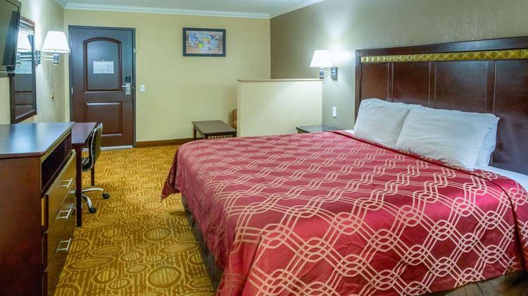 Econo Lodge Inn & Suites Downtown Suite