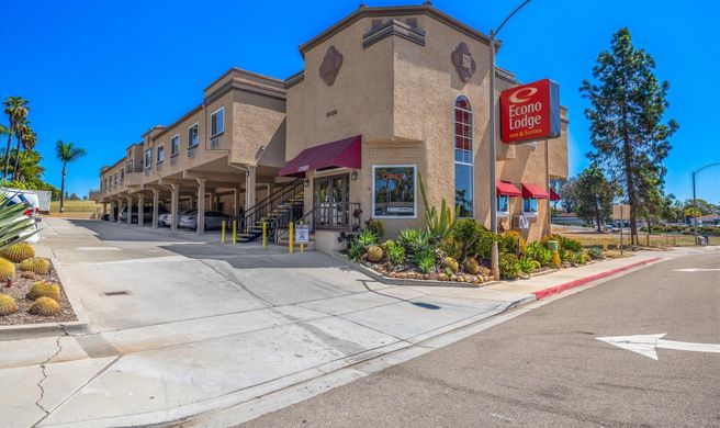 Econo Lodge Inn & Suites Downtown Exterior
