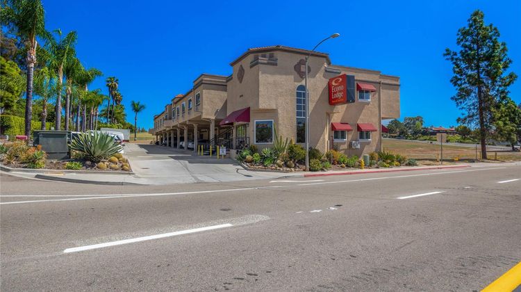 Econo Lodge Inn & Suites Downtown Exterior