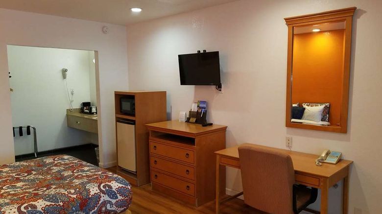 <b>Rodeway Inn - Alameda/Oakland Room</b>. Images powered by <a href="https://iceportal.shijigroup.com/" title="IcePortal" target="_blank">IcePortal</a>.