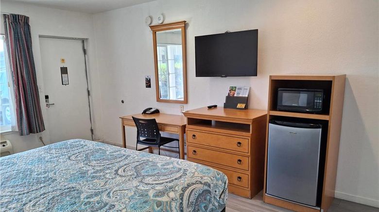 <b>Rodeway Inn - Alameda/Oakland Room</b>. Images powered by <a href="https://iceportal.shijigroup.com/" title="IcePortal" target="_blank">IcePortal</a>.