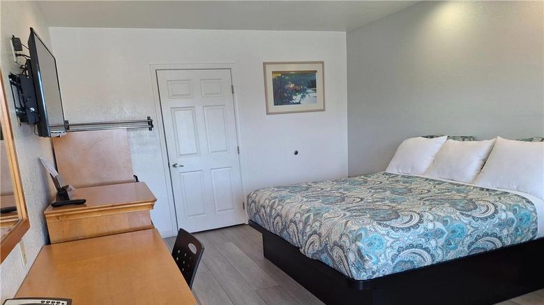 <b>Rodeway Inn - Alameda/Oakland Room</b>. Images powered by <a href="https://iceportal.shijigroup.com/" title="IcePortal" target="_blank">IcePortal</a>.