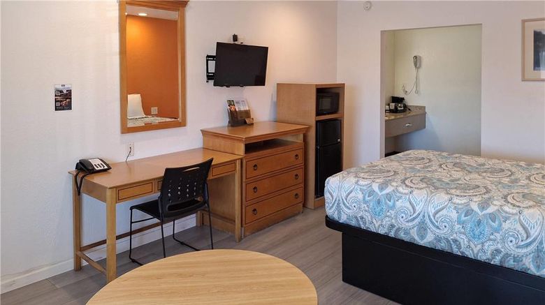 <b>Rodeway Inn - Alameda/Oakland Room</b>. Images powered by <a href="https://iceportal.shijigroup.com/" title="IcePortal" target="_blank">IcePortal</a>.