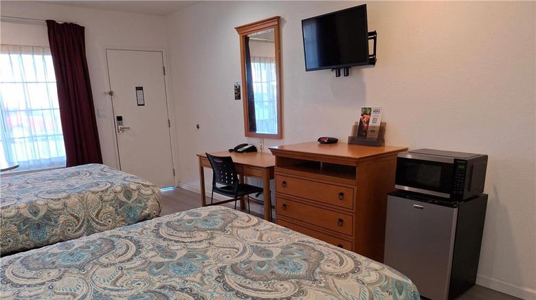 <b>Rodeway Inn - Alameda/Oakland Room</b>. Images powered by <a href="https://iceportal.shijigroup.com/" title="IcePortal" target="_blank">IcePortal</a>.