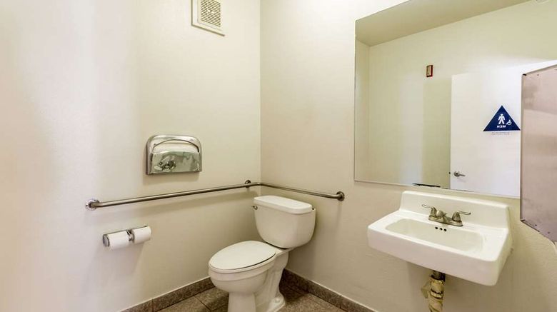 <b>Quality Inn Room</b>. Images powered by <a href="https://iceportal.shijigroup.com/" title="IcePortal" target="_blank">IcePortal</a>.