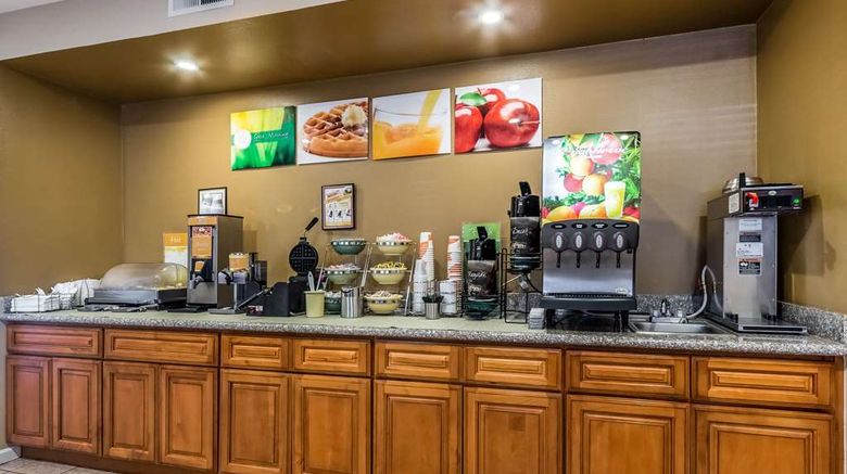 <b>Quality Inn Restaurant</b>. Images powered by <a href="https://iceportal.shijigroup.com/" title="IcePortal" target="_blank">IcePortal</a>.