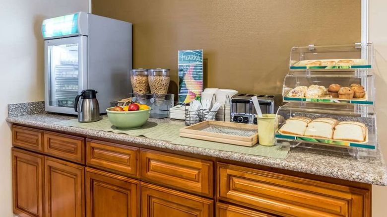 <b>Quality Inn Restaurant</b>. Images powered by <a href="https://iceportal.shijigroup.com/" title="IcePortal" target="_blank">IcePortal</a>.