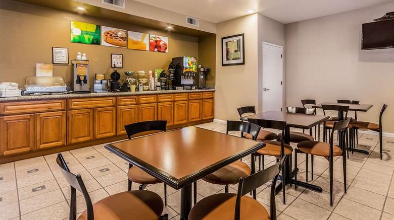 <b>Quality Inn Restaurant</b>. Images powered by <a href="https://iceportal.shijigroup.com/" title="IcePortal" target="_blank">IcePortal</a>.