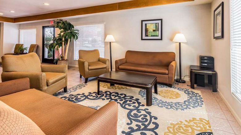 <b>Quality Inn Lobby</b>. Images powered by <a href="https://iceportal.shijigroup.com/" title="IcePortal" target="_blank">IcePortal</a>.