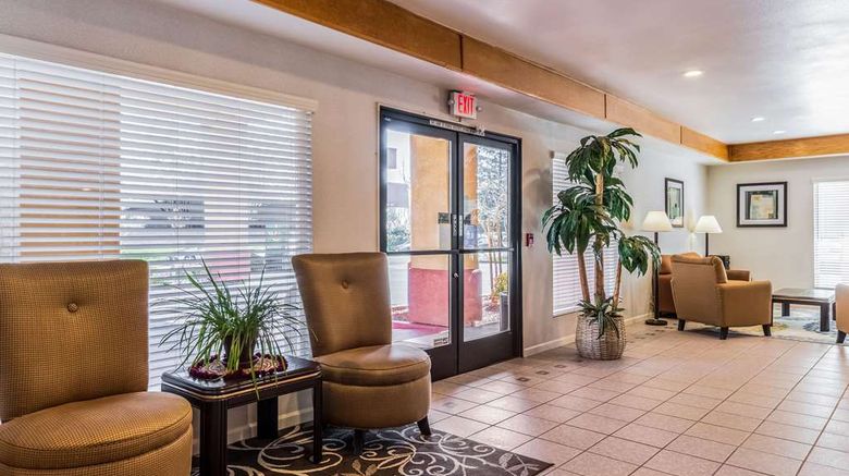 <b>Quality Inn Lobby</b>. Images powered by <a href="https://iceportal.shijigroup.com/" title="IcePortal" target="_blank">IcePortal</a>.