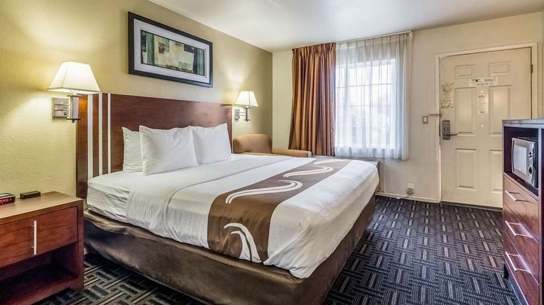 <b>Quality Inn Room</b>. Images powered by <a href="https://iceportal.shijigroup.com/" title="IcePortal" target="_blank">IcePortal</a>.