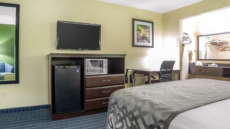 Rodeway Inn and Suites Needles Room