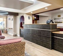 Quality Inn Capitola Lobby