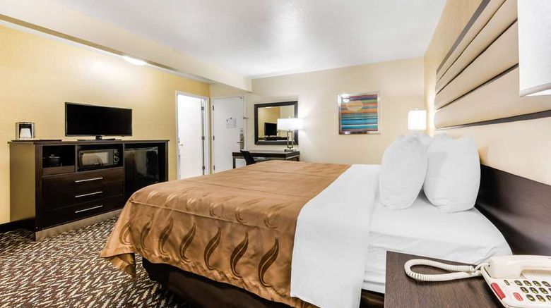 <b>Quality Inn Capitola Room</b>. Images powered by <a href="https://iceportal.shijigroup.com/" title="IcePortal" target="_blank">IcePortal</a>.