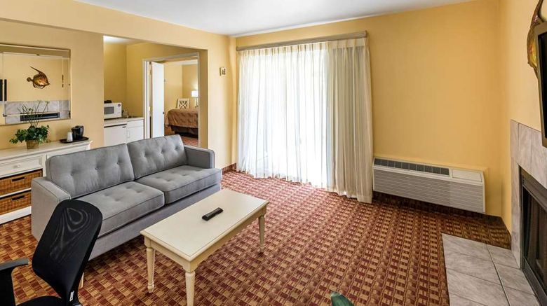 <b>Quality Inn Capitola Suite</b>. Images powered by <a href="https://iceportal.shijigroup.com/" title="IcePortal" target="_blank">IcePortal</a>.