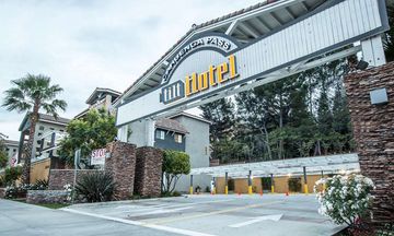 Tilt Hotel Universal/Hollywood, Ascend