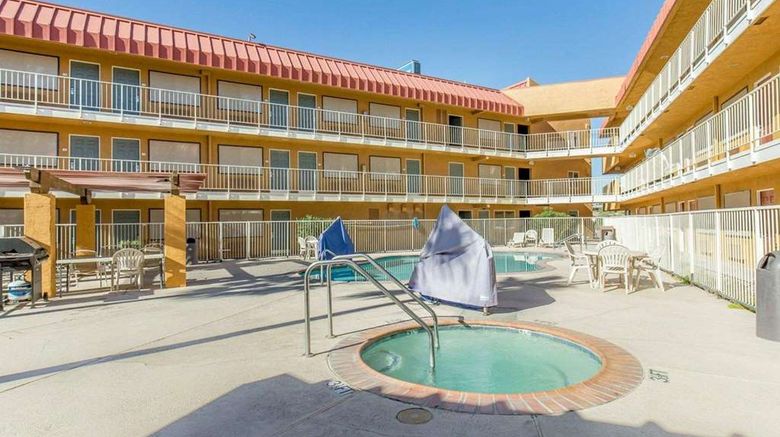 <b>Quality Inn Needles Pool</b>. Images powered by <a href="https://iceportal.shijigroup.com/" title="IcePortal" target="_blank">IcePortal</a>.