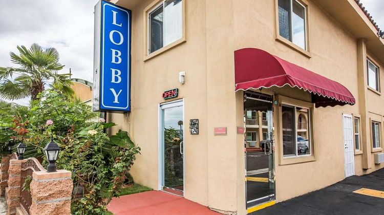 Rodeway Inn and Suites Bellflower Exterior