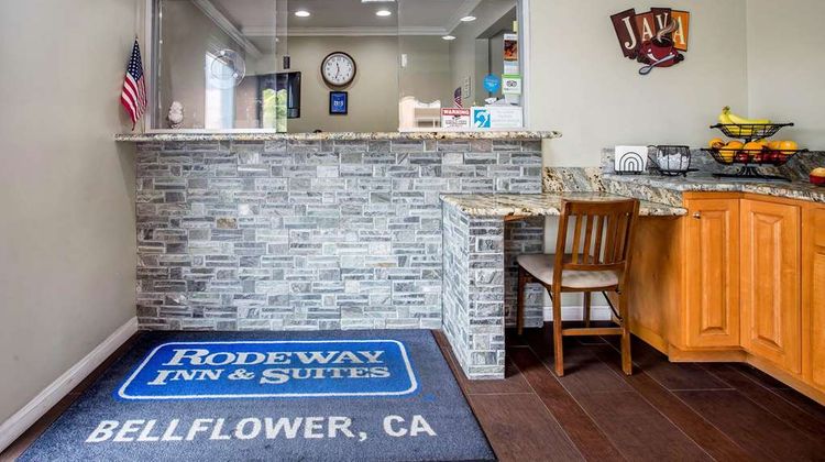 Rodeway Inn and Suites Bellflower Lobby