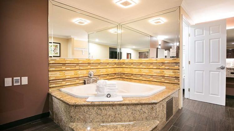Rodeway Inn and Suites Bellflower Room