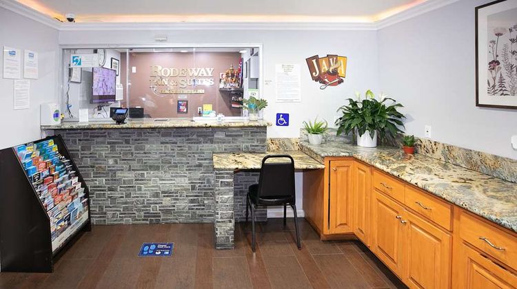 Rodeway Inn and Suites Bellflower Lobby