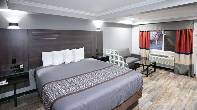 Rodeway Inn and Suites Bellflower Suite